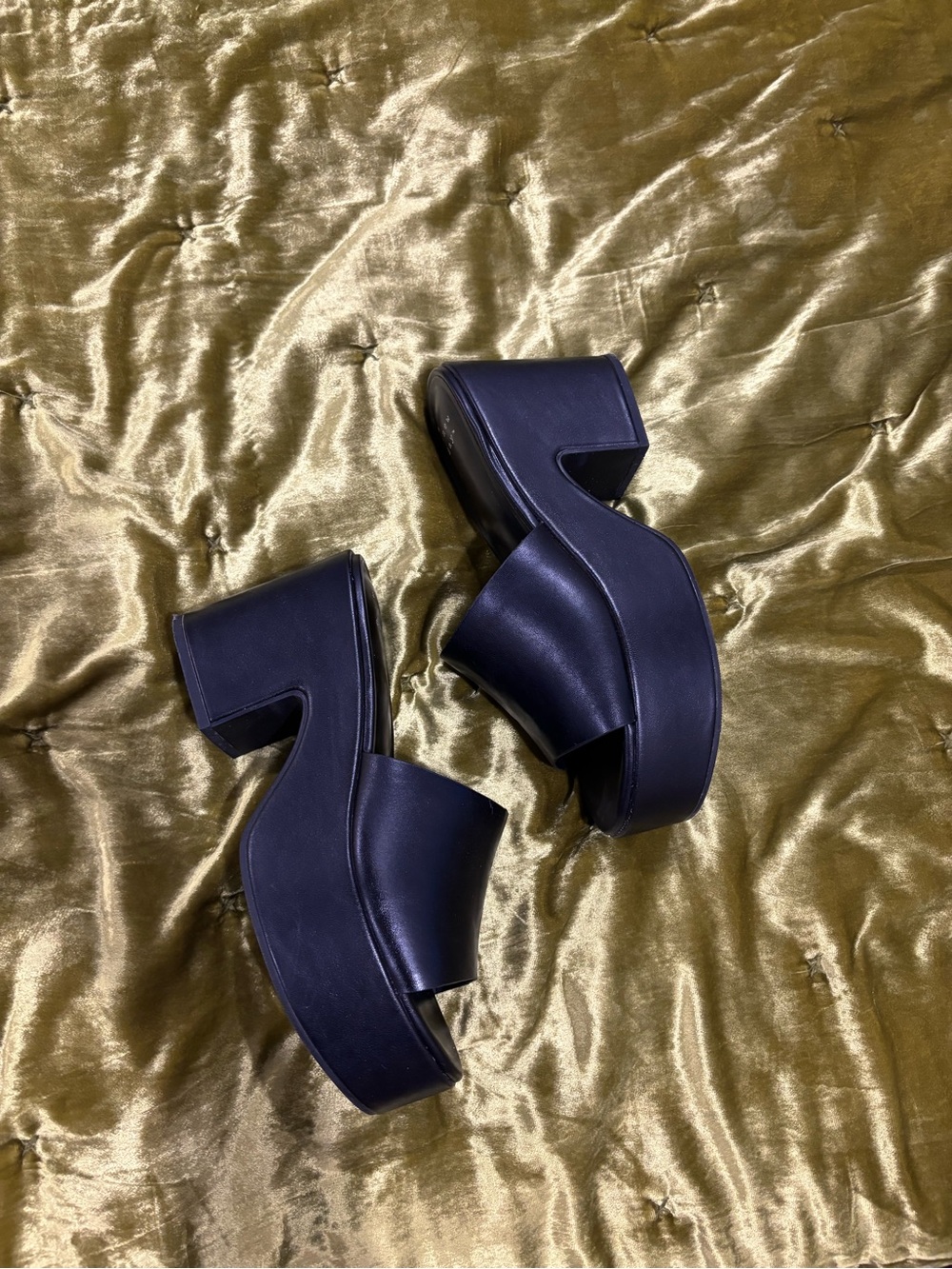 Platform open toe clogs in Black